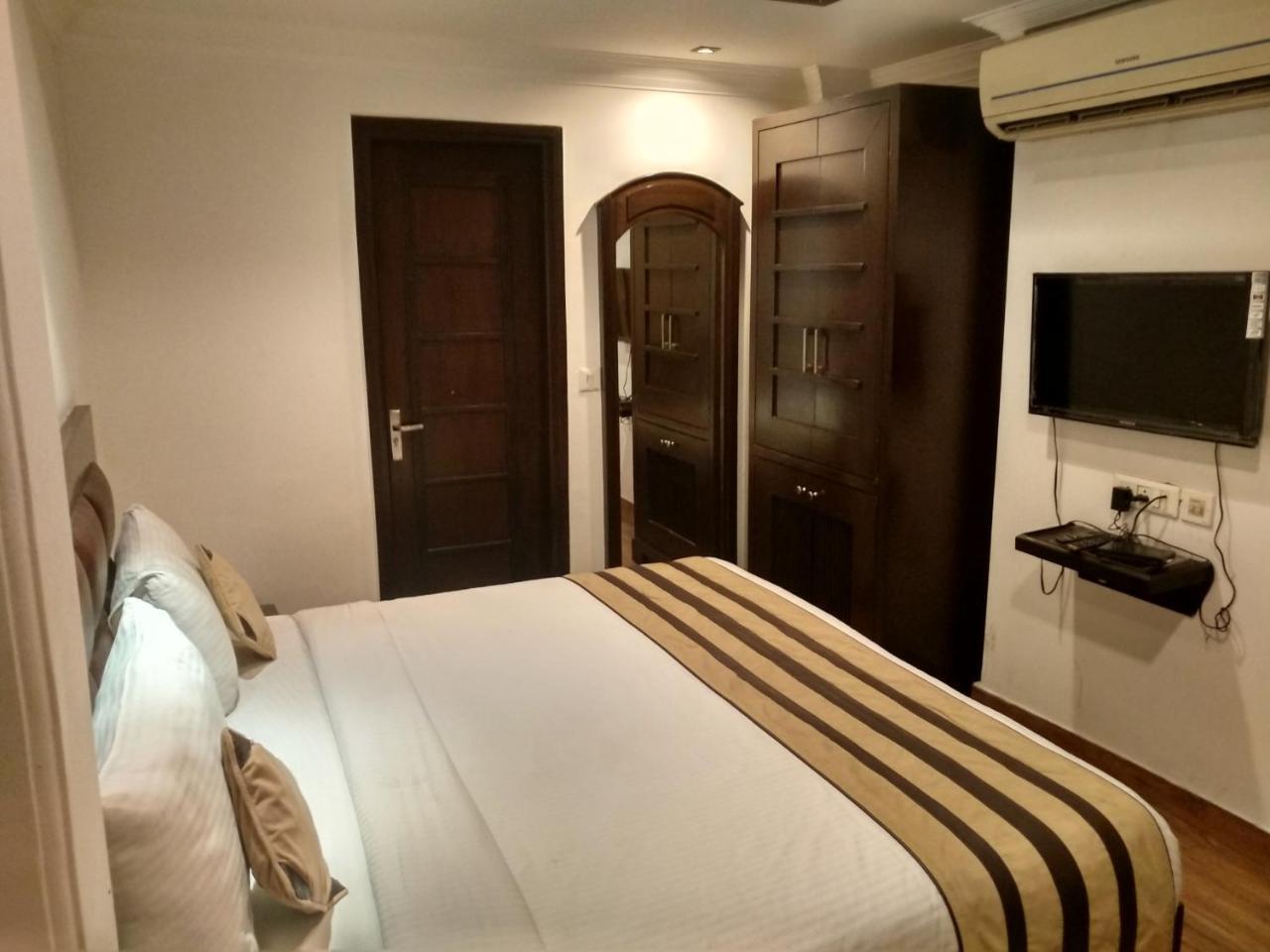 Hotel Aaron Castle Νέο Δελχί Εξωτερικό φωτογραφία