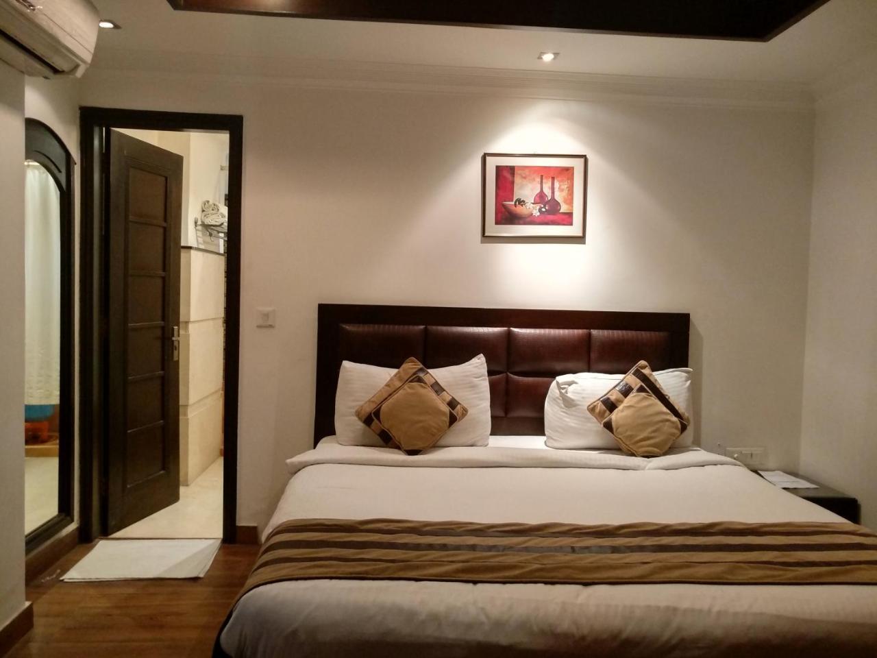 Hotel Aaron Castle Νέο Δελχί Εξωτερικό φωτογραφία
